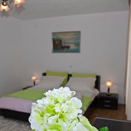 Rooms Leda Vrlika Zewnętrze zdjęcie