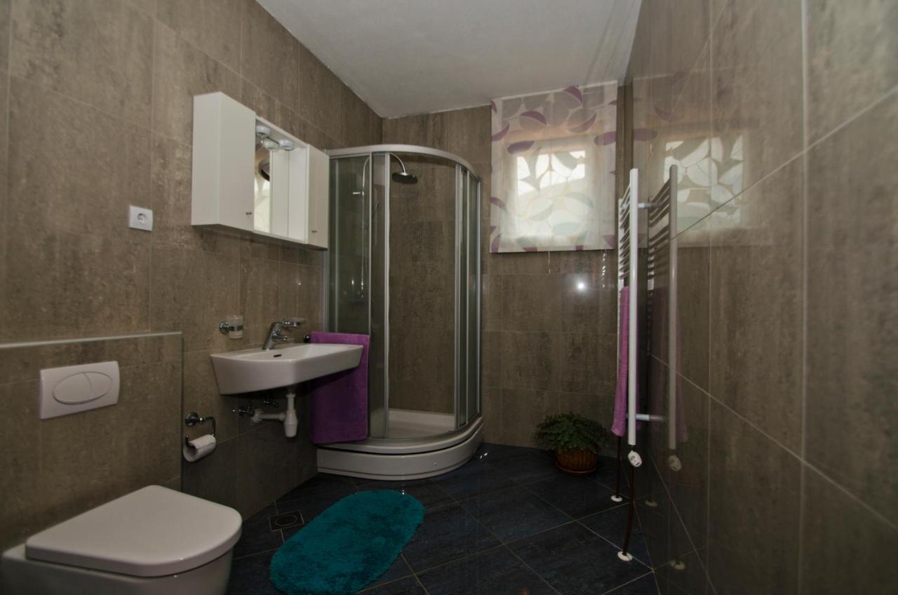 Rooms Leda Vrlika Zewnętrze zdjęcie